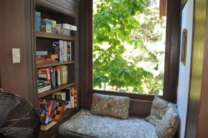 A cozy place to read (Small)