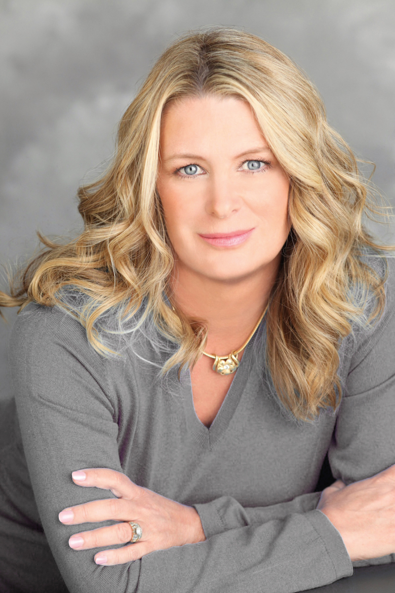 biography of author kristin hannah